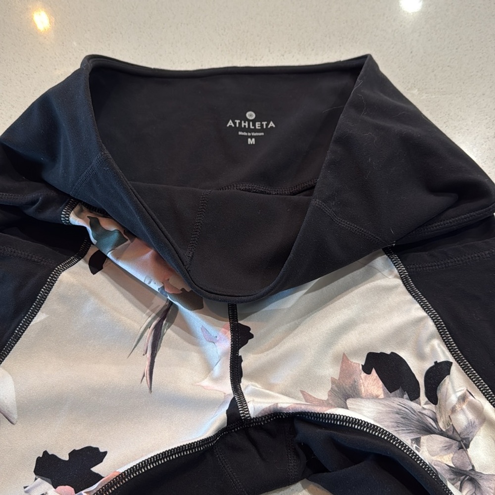 Athleta Leggings Size Medium - Picture 3 of 10